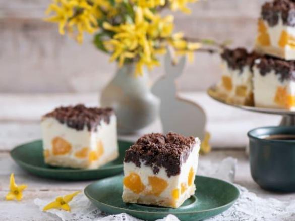 Sernik jogurtowy z brzoskwiniami