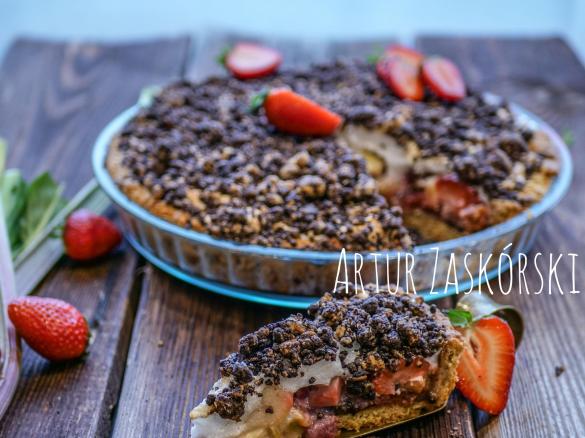 Skubaniec a'la tarta z rabarbaru, truskawek i gruszki na owsianym cieście