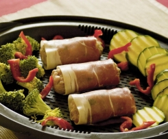 Roladki z lubczykiem w szynce parmeńskiej