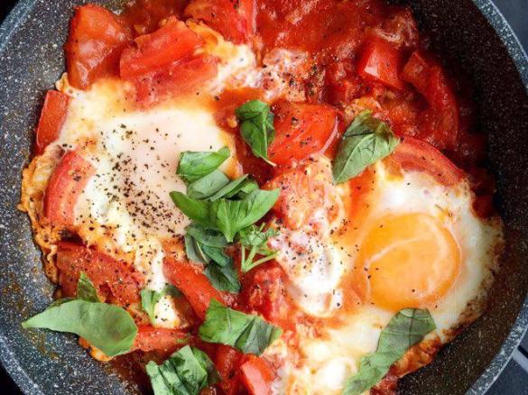 szakszułka z jajkiem