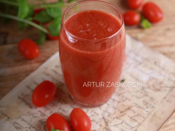 KOKTAJL POMIDOROWY Z BAZYLIĄ I CZOSNKIEM