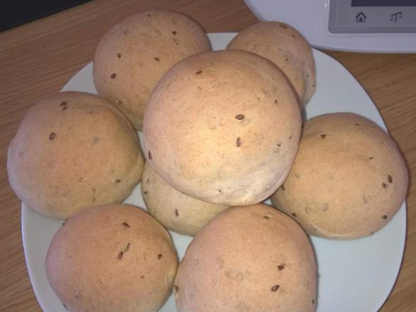 Bułki pszenno-orkiszowe z siemieniem lnianym