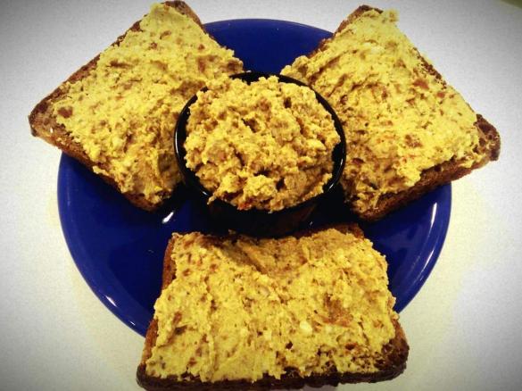 Pasta jajeczna z suszonymi pomidorami