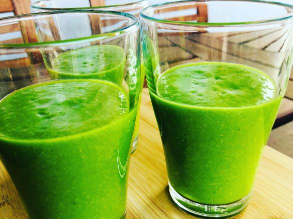 Smoothie z jarmużu i mango