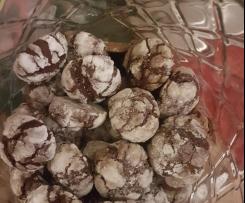 Popękane cisteczka czekoladowe