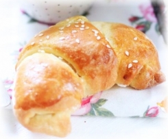 Rogaliki drożdzowe z marmoladą