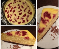 Sernik z musem malinowym