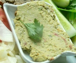 Pasta z bobu i suszonych pomidorów