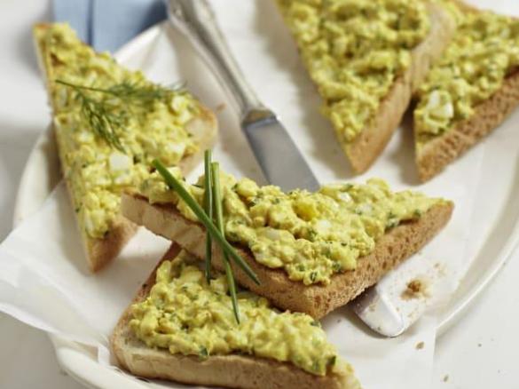 KANAPKI Z PASTĄ JAJECZNĄ WIOLETTA