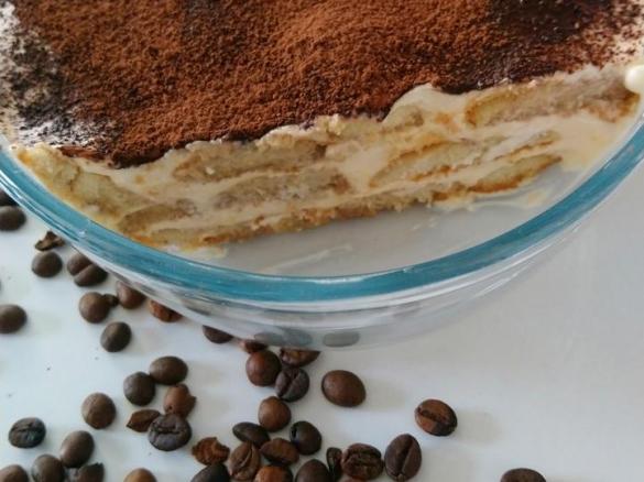 Tiramisu z podgrzewanym koglem-moglem