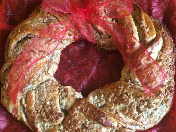 Świąteczny warkocz orzechowo miodowy