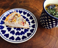 Sernik różany z białą czekoladą i prażonymi migdałami