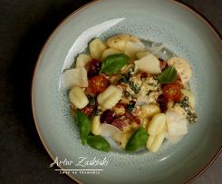 Gnocchi w kremowym sosie z suszonymi pomidorami i szpinakiem