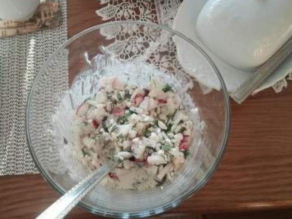 Wiosenny serek wiejski na kanapkę