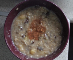 Owsianka na słodko z ulubionymi owocami