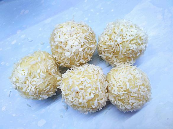 Pralinki kokosowe z kaszą jaglaną