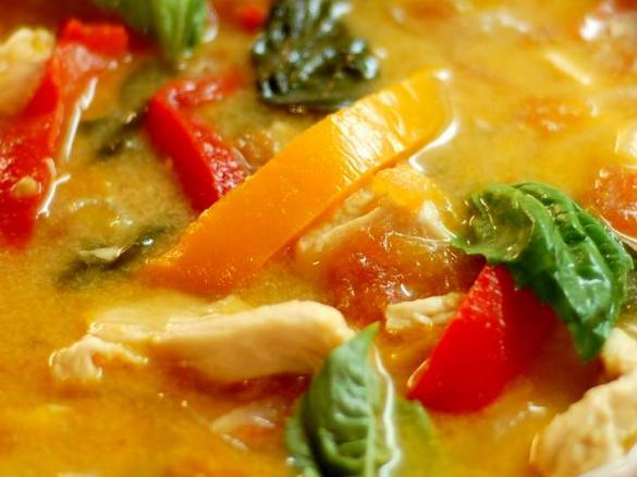 Kurczak w czerwonej paście curry