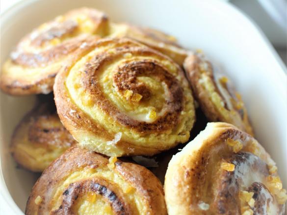 DROŻDŻÓWKI Z SEREM ,SKÓRKĄ POMARAŃCZOWĄ I LUKREM