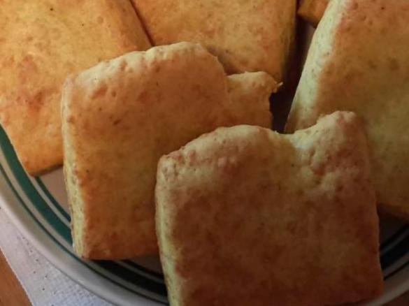 Błyskawiczne bułeczki serowe z curry