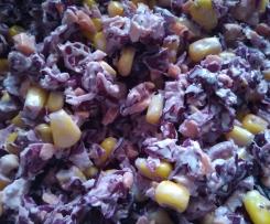 Surówka z czerwonej kapusty z kukurydzą