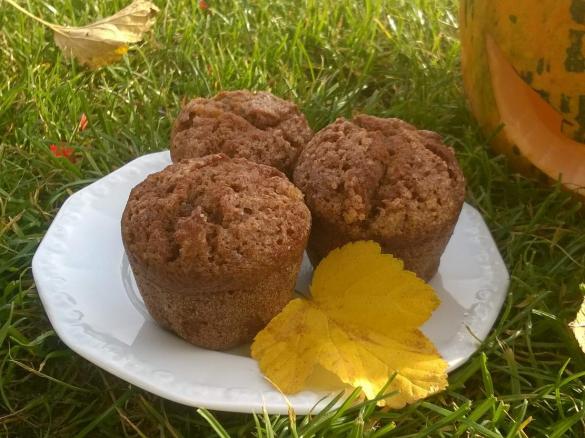 Muffinki dyniowe z jabłkiem i cynamonem