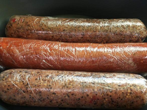 pikantne kiełbaski faszerowane na chlebek