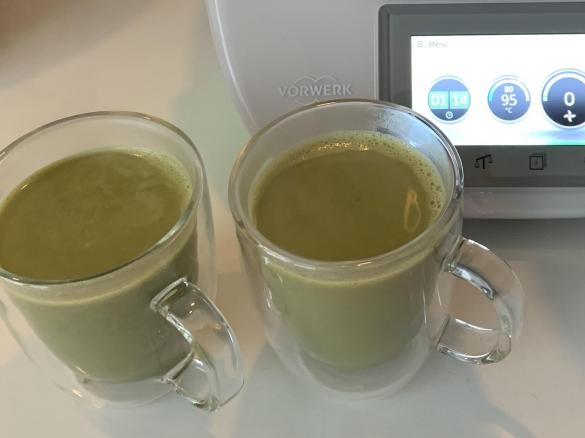 Matcha z mlekiem migdałowym