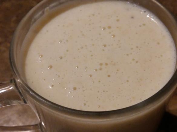 Smoothie z mleka, płatków owsianych i banana