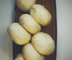 PYZY, PAMPUCHY, BUCHTY, PARZAKI. PAROWCE, PAROWAŃCE. KLUSKI, PĄCZKI NA PARZE (PAROWE). KLUSKI DROŻDŻOWE, KLUCHY Z ŁACHA.