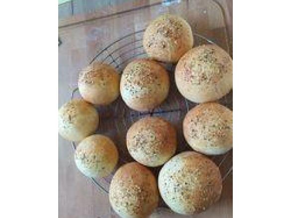 Bułki z parmezanem i ziołami prowansalskimi