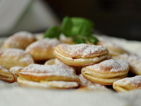 SEROWE CAŁUSKI Z JABŁKAMI