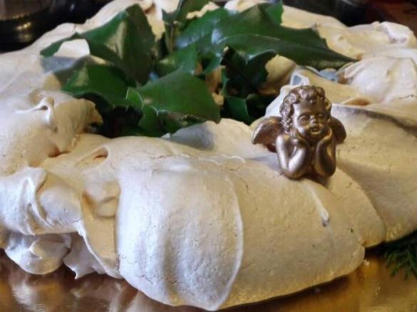 Świąteczny wieniec bezowy 