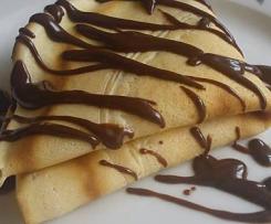 naleśniki z sosem czekolodowym