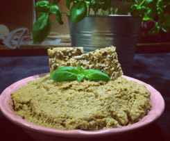 Wegańska pasta ze słonecznika z suszonymi pomidorami