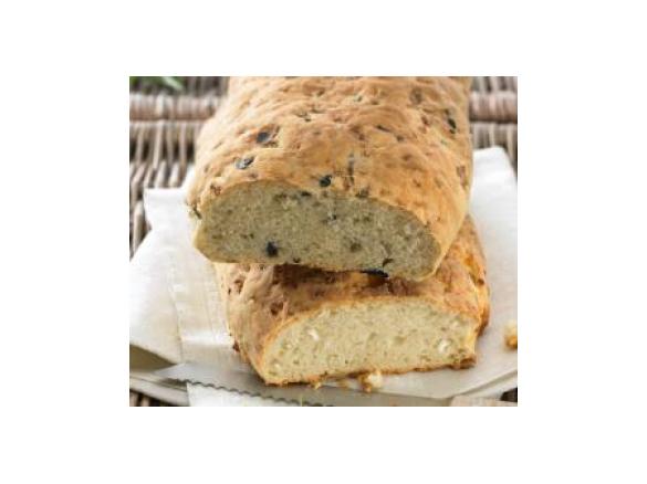 Chleb z serem feta i oliwkami