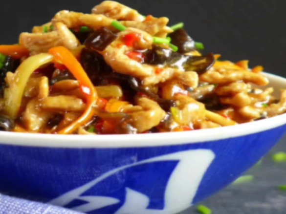 Rozdrobniona wieprzowina po syczuańsku z czosnkiem i imbirem