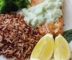 Łosoś na parze z brokułami i brązowym ryżem