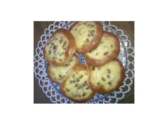 Drożdżówki z budyniem i rodzynkami