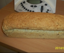 Chleb z czosnkiem serem i słonecznikiem 