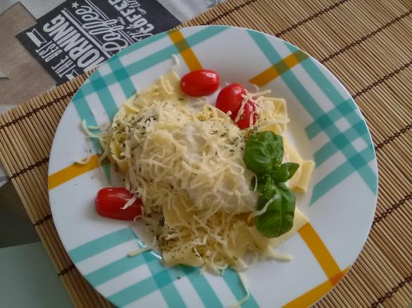 Caulifredo-makoron z sosem kalafiorowym