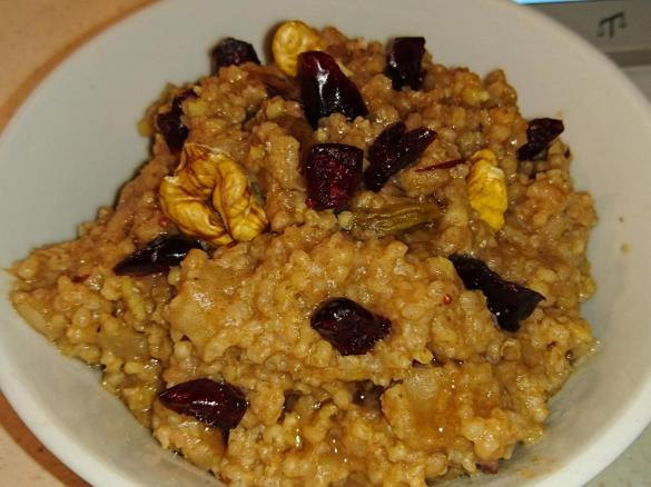 Kasza jaglana z owocami