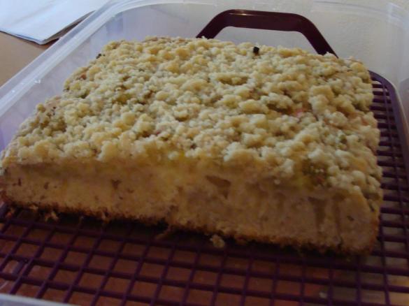 Ciasto na maślance z rabarbarem i kruszonką