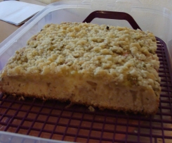 Ciasto na maślance z rabarbarem i kruszonką