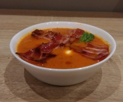 Zupa krem z pomidorów z boczkiem i mozzarellą