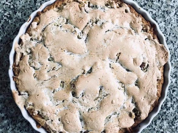 Tarta z rabarbarem i bezą