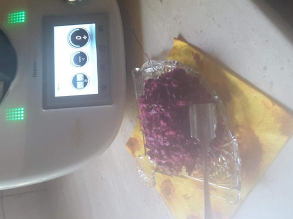 Surówka z czerwonej kapusty z jabłkiem i żurawiną