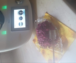 Surówka z czerwonej kapusty z jabłkiem i żurawiną