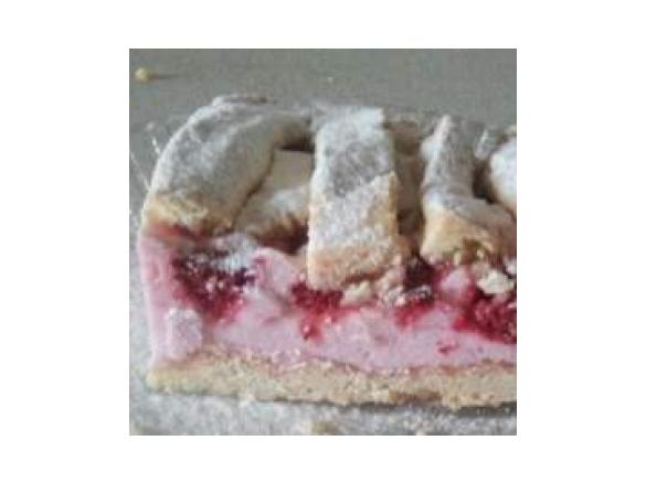 Kruche ciasto z malinami i lekką budyniową pianką