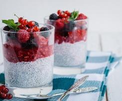 Malinowy pudding chia z najlepszą keto granolą