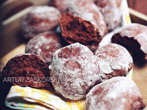 BUŁKI Z FIGAMI I SUSZONĄ ŚLIWKĄ